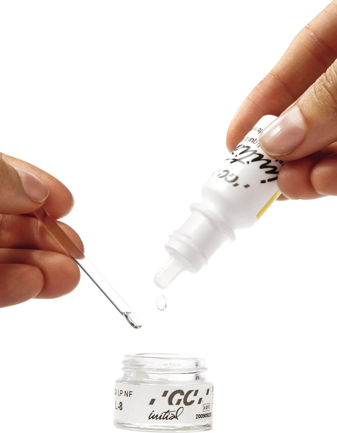 GC Initial™ IQ Lustre Pastes ONE Flasche 8 ml Refresh Liquid