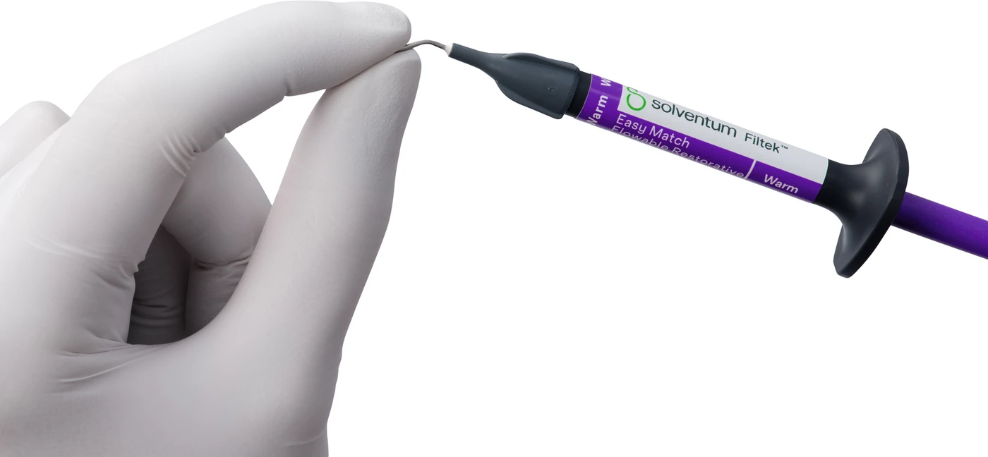Solventum™ Filtek™ Easy Match Fließfähiges Komposit Packung 2 x 2 g Spritze Warm, 20 Tips